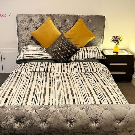 2 Bedrooms Entire Apartment Self Check In Kelty Extérieur photo