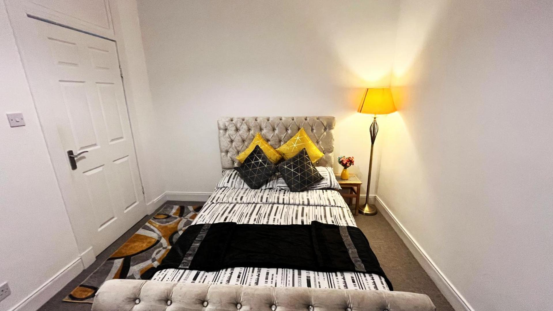 2 Bedrooms Entire Apartment Self Check In Kelty Extérieur photo
